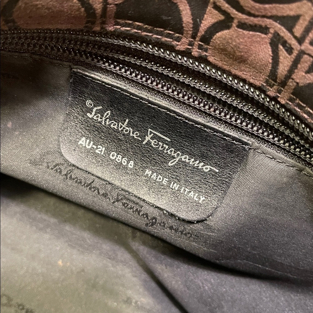 Vintage Salvatore Ferragamo bag fair condition - Picture 8 of 16